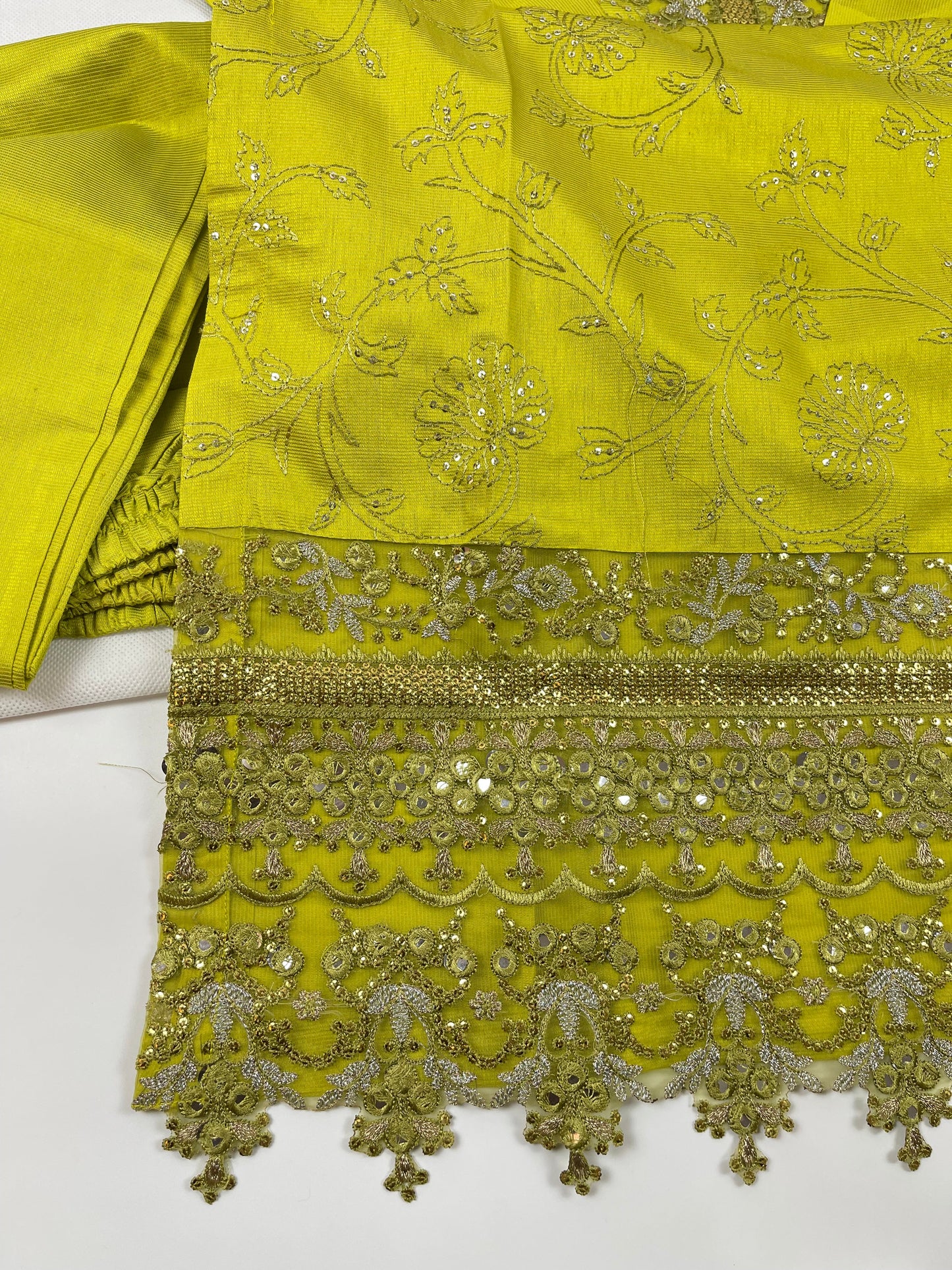 Luxury 3-Piece Stitched Banadora Lawn Suit – Parrot Green & Silver