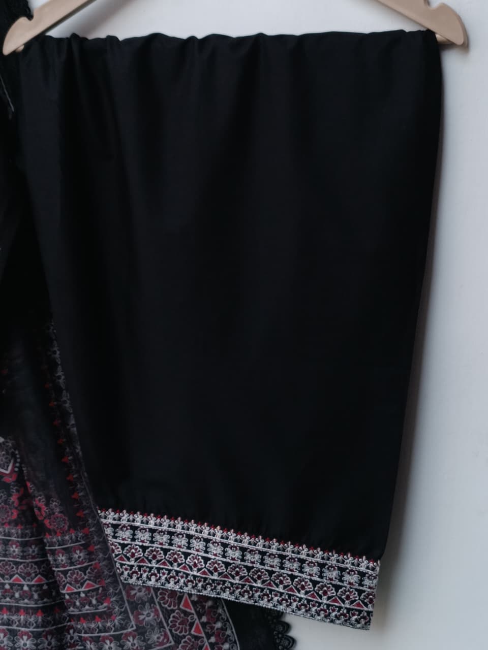 NEELO (BLACK)