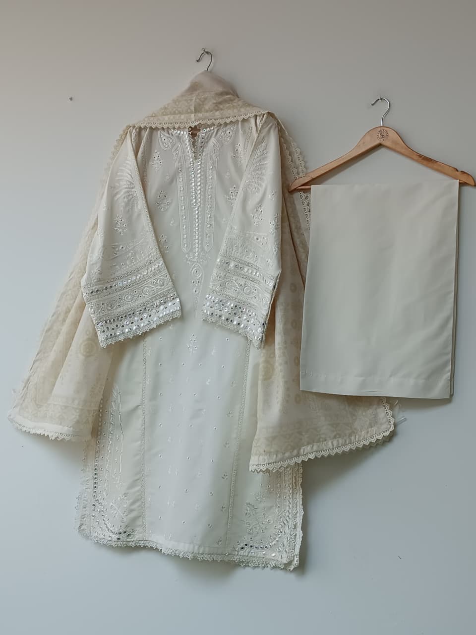 HUMA (IVORY)