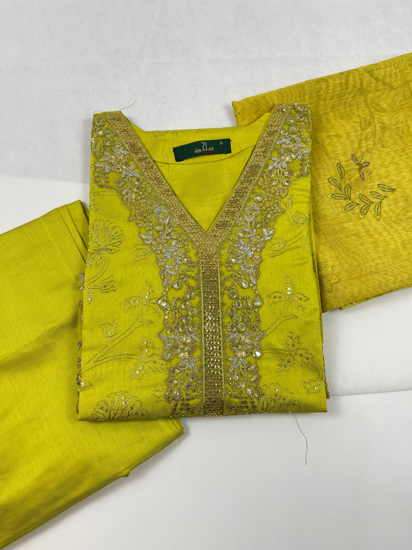 Luxury 3-Piece Stitched Banadora Lawn Suit – Parrot Green &amp; Silver