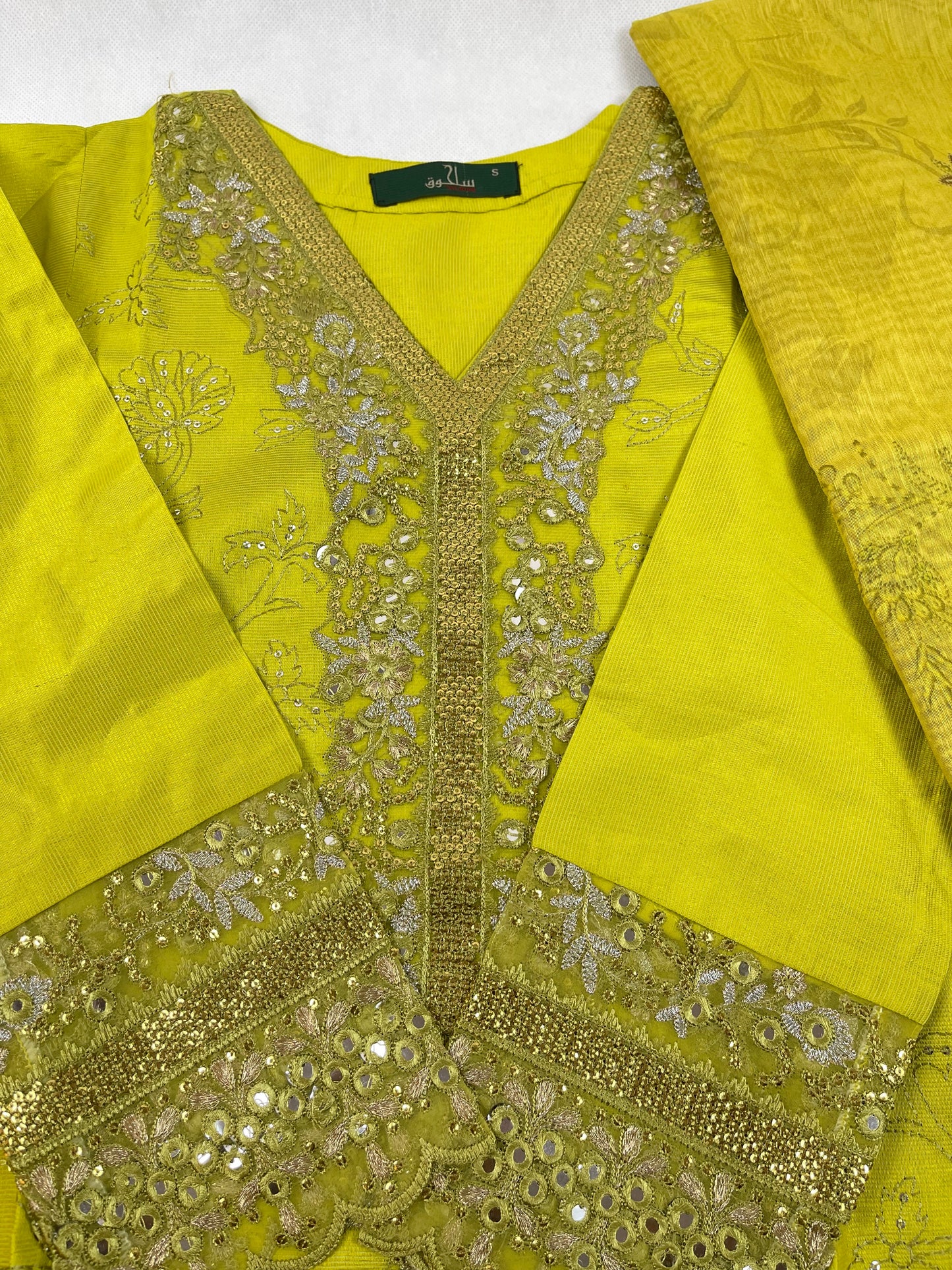 Luxury 3-Piece Stitched Banadora Lawn Suit – Parrot Green &amp; Silver
