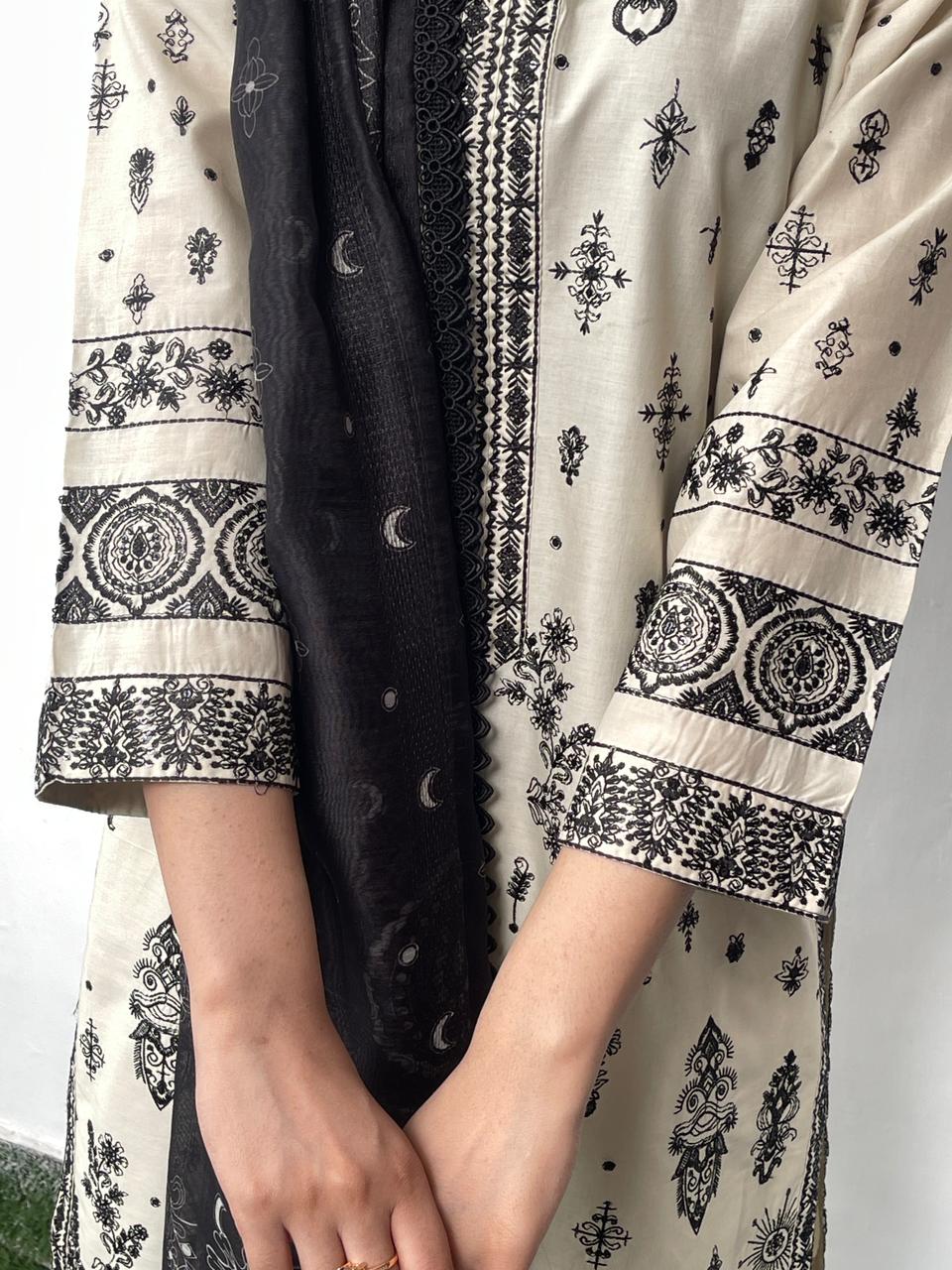 IZZAH (BEIGE)