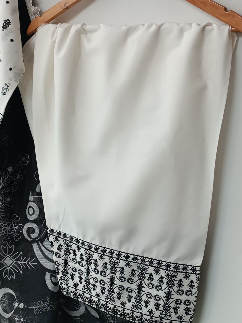 IZZAH (OFF WHITE)