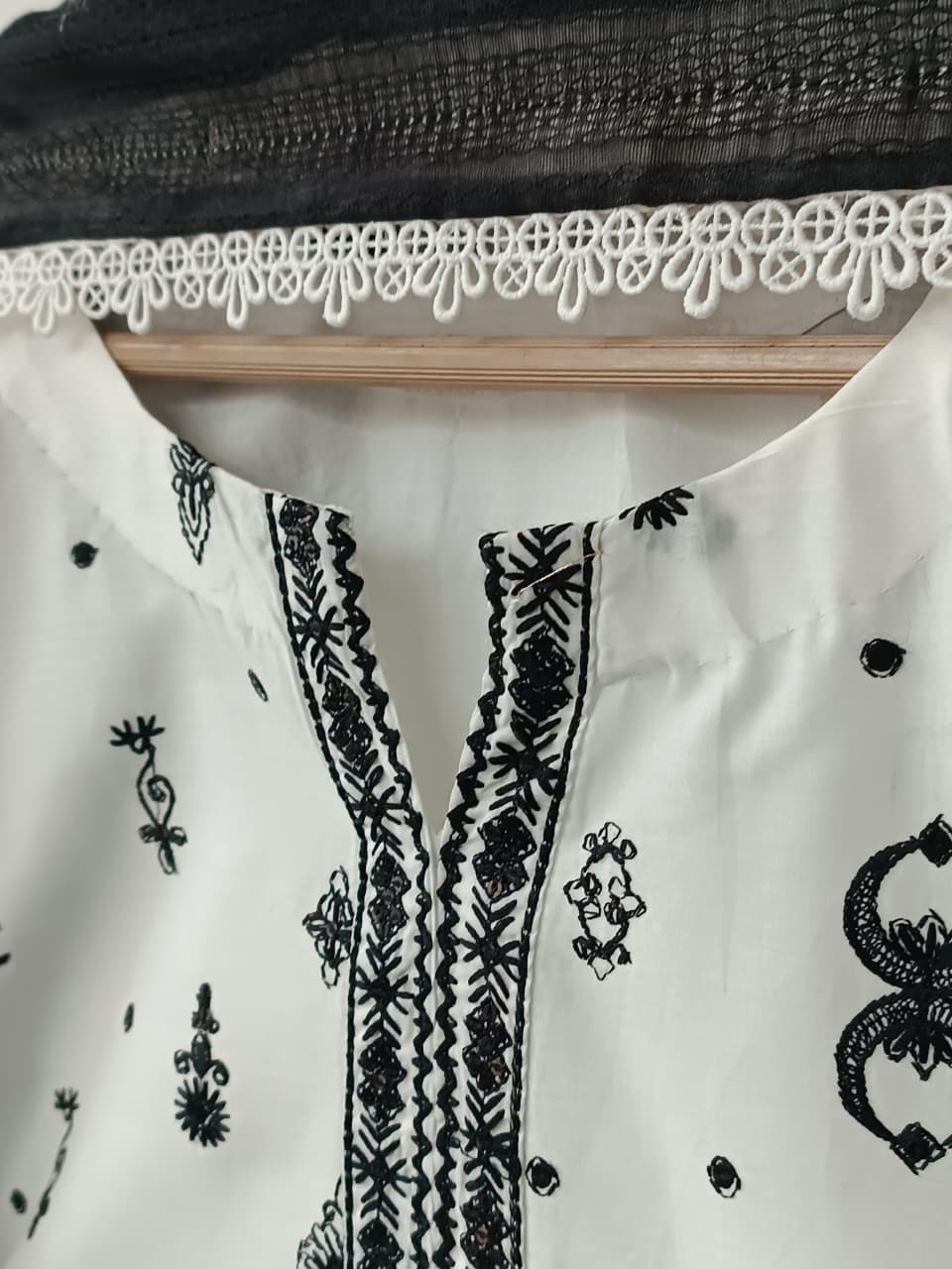 IZZAH (OFF WHITE)