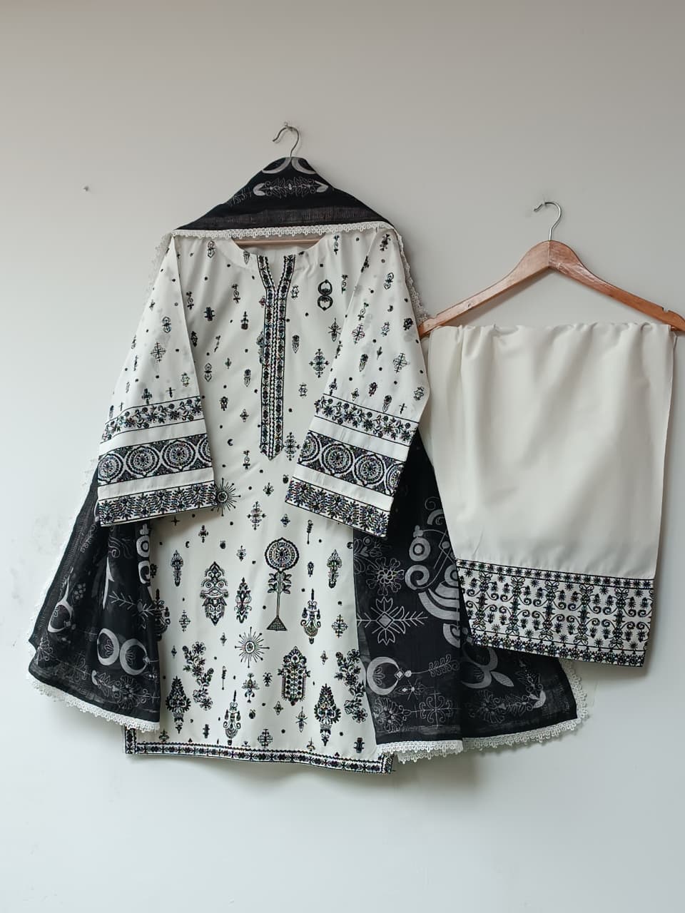 IZZAH (OFF WHITE)