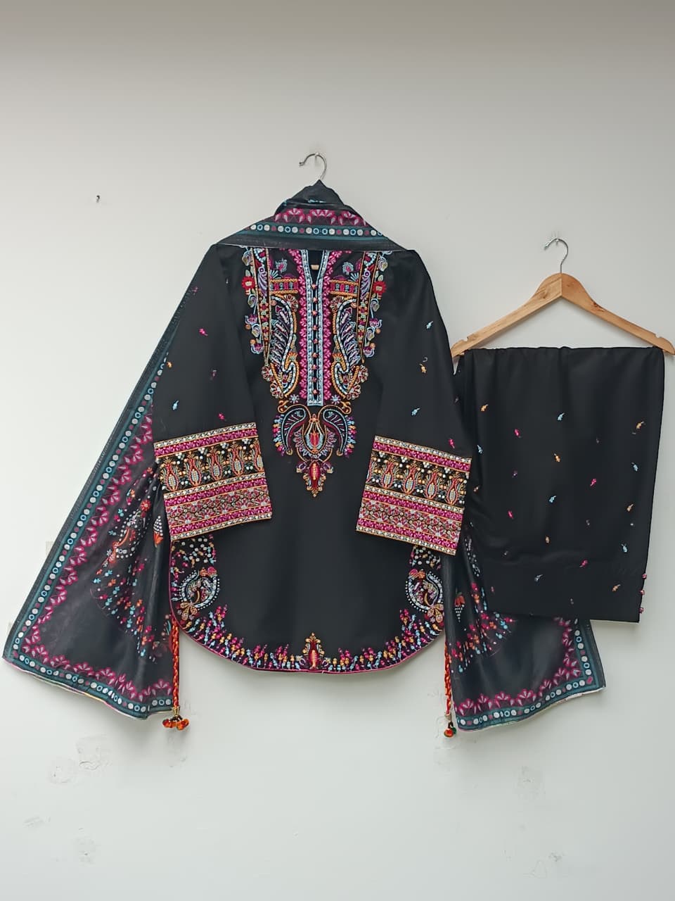MAHIMA (BLACK)