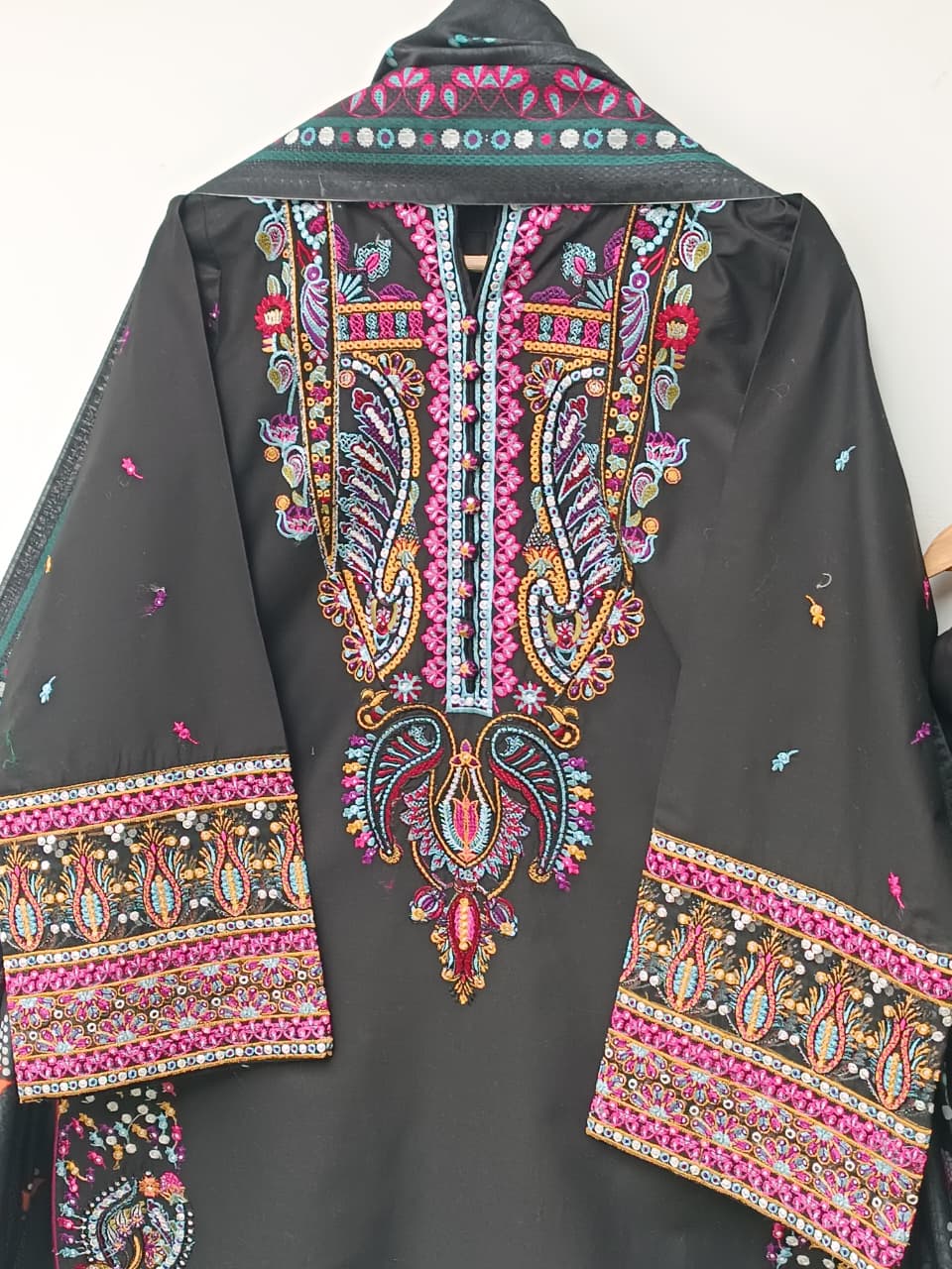 MAHIMA (BLACK)