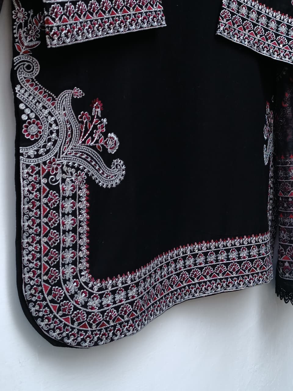 NEELO (BLACK)