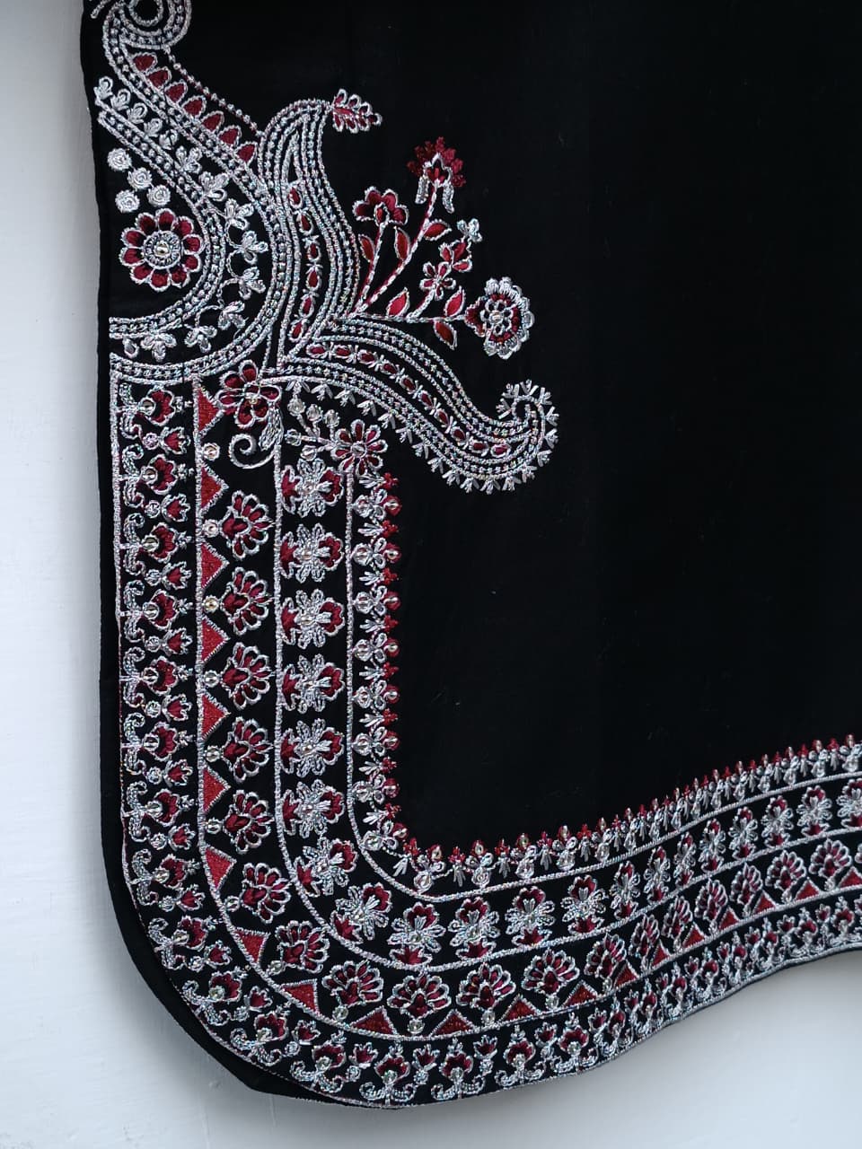 NEELO (BLACK)