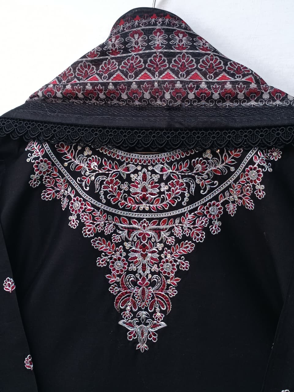 NEELO (BLACK)