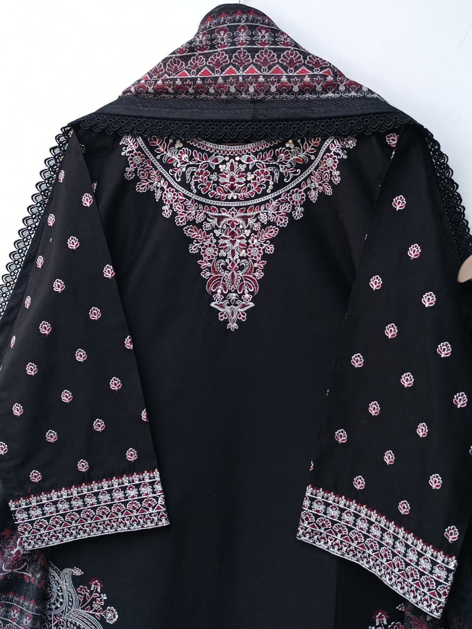NEELO (BLACK)