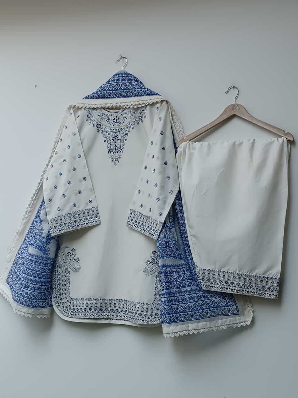 NEELO (IVORY)