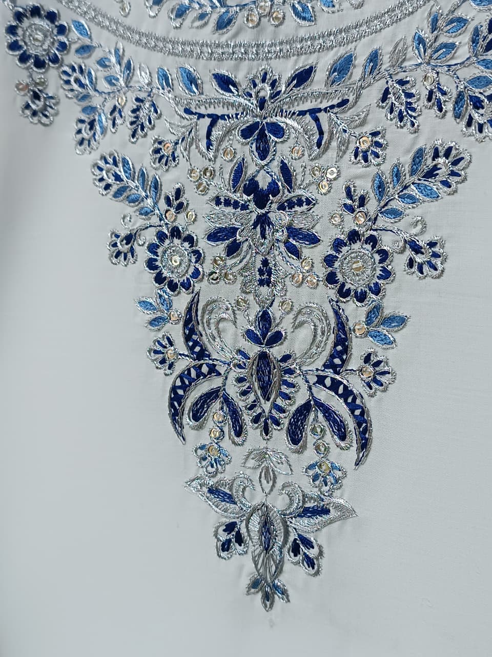NEELO (IVORY)