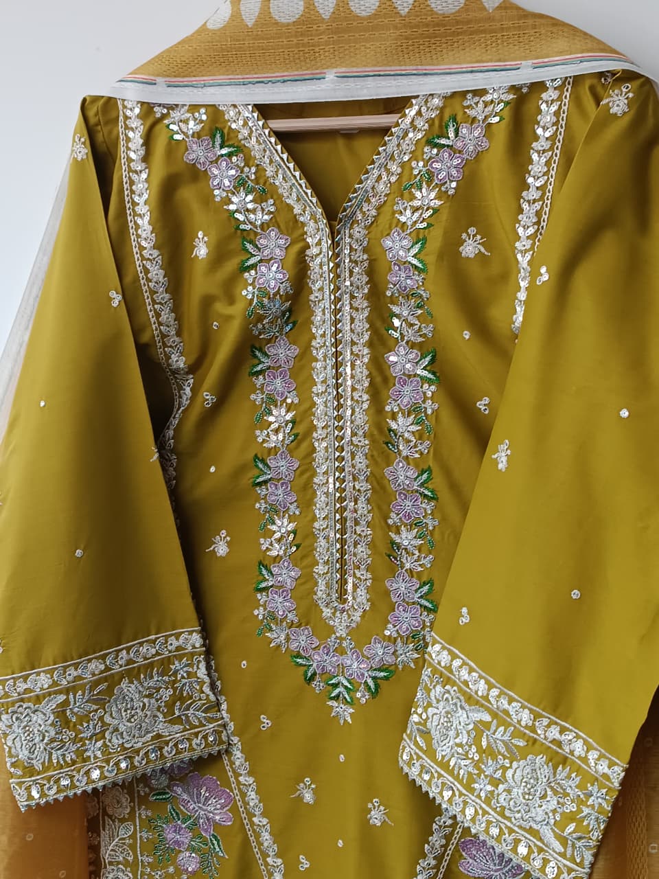 NIMMU (OLIVE)