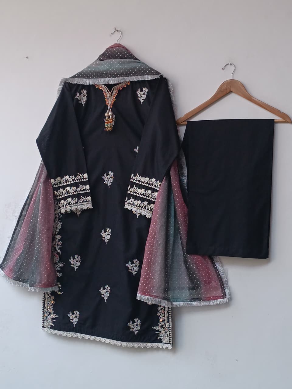 PARIZA (BLACK)