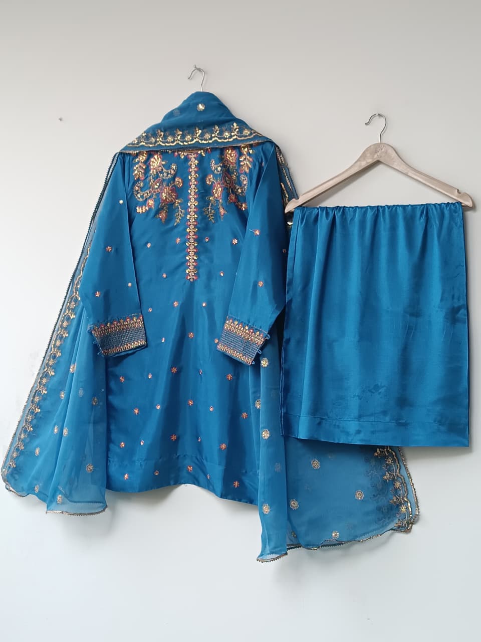 TAZEEM (SOLID BLUE)